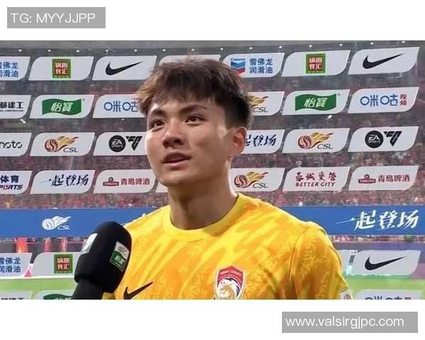 李昊在青岛西海岸上演神奇扑救展现足球守门员的卓越技艺与拼搏精神 李昊在青岛西海岸上演神奇扑救展现足球守门员的卓越技艺与拼搏精神