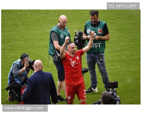 拜仁慕尼黑主场夺冠，豪取德甲冠军提前三轮登顶！