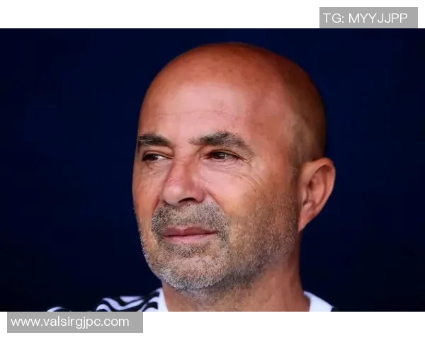 塞维利亚主帅因战绩低迷面临下课危机,球队仅获一胜引发震动 塞维利亚主帅因战绩低迷面临下课危机,球队仅获一胜引发震动